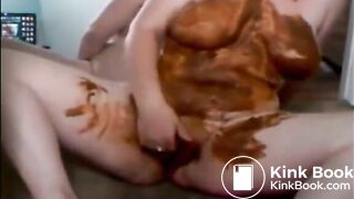 Big mature lady smearing shit all over her body