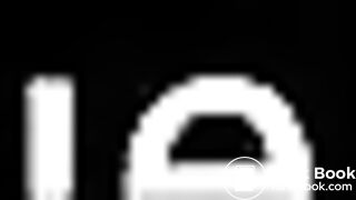 Monique dans ces toilettes