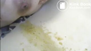 Woman shitting a very liquid diarrhea