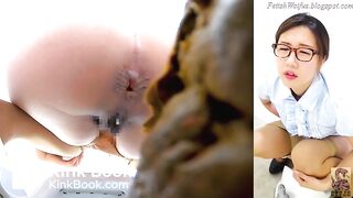 Constipated Waifu (Minami) Pooping 2