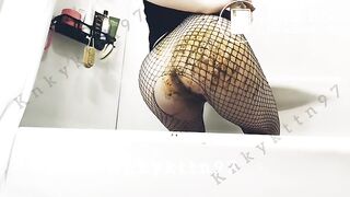 Pooping in fishnets!