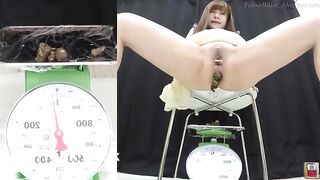 Smol Waifu (Haruka) Pooping 9