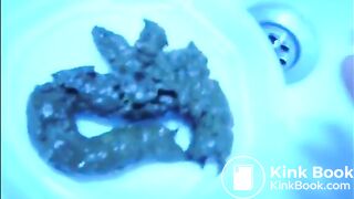Hot milf shit and piss in the bathtube
