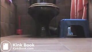 Hot ass brunette shitting on the floor doggystyle