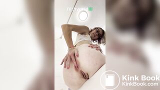 Trixie Fingers her asshole as she shits (Edit)