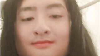 [SCAT] Stinky girl poops in bathtub (part 1)