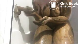 Curvy woman smearing her shit (bis)