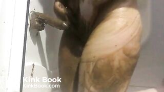 Curvy woman smearing her shit (bis)