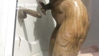 Curvy woman smearing her shit (bis)