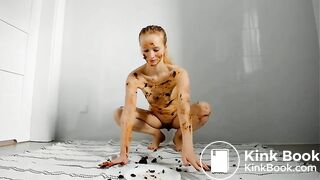 Beautiful blonde pooping and smearing