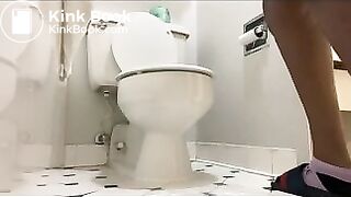 Lashayy drops a smelly shit