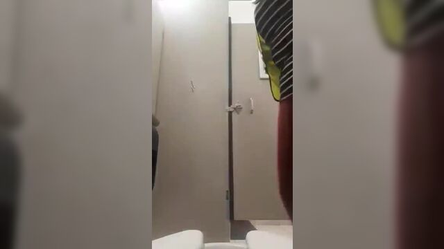 Peeing heavy and shaking my fat ass