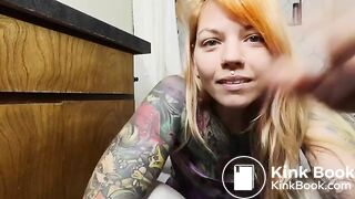 Phat ass tattoo babe shitting