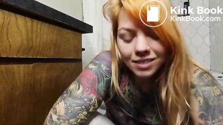 Phat ass tattoo babe shitting