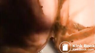 Woman shit diarrhea and smear it on her butt