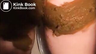 Woman shit diarrhea and smear it on her butt