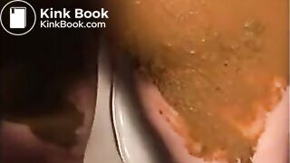 Woman shit diarrhea and smear it on her butt