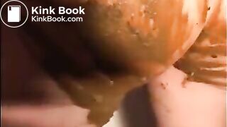 Woman shit diarrhea and smear it on her butt