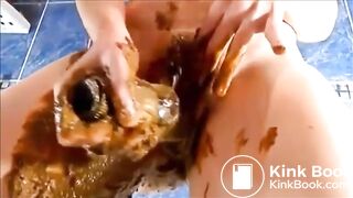 Girl shitting masturbating hard and squirting