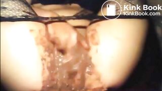 Girl shit diarrhea smear on pussy and masturbate