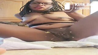 Uni”Ella banana diaper play