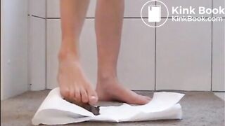 Babe shit and smears it on her feet