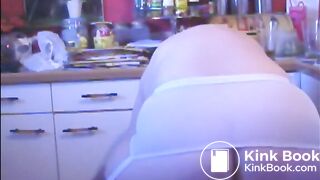 Mature bbw shitting on her bra and wearing it