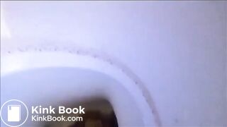 Big arsed girl pooping