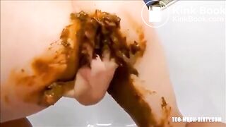 Milf smearing shit on her body masturbating fisting and squirting