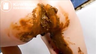 Milf smearing shit on her body masturbating fisting and squirting