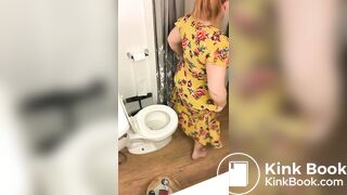 BBW Lifts her drsss and takes a shit