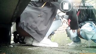 Girl_poops_in_street Danish