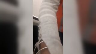 how I pee so heavy while shitting