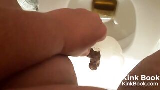 S records herself shitting