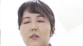 Hon blir avbruten under själva processen