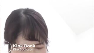 Hon blir avbruten under själva processen