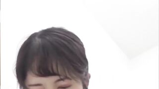 Hon blir avbruten under själva processen