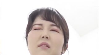 Hon blir avbruten under själva processen