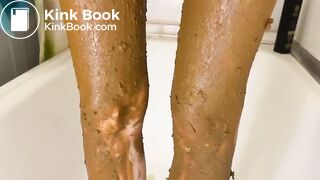 Amateur pooping then eating and smearing shit on her body