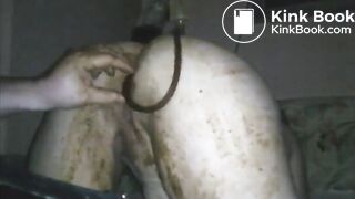 Messy amateur anal insertion