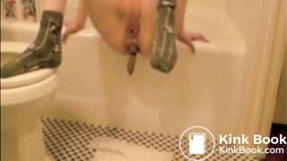 Skinny babe shitting on the floor