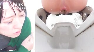 Ansikte och man ser när hon pressar ut bajset