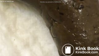 sexy pussy quivers as she shits