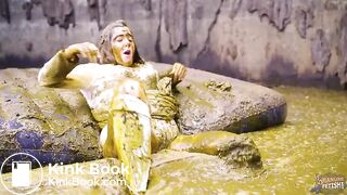 Green Wedding - Lyndra Lynn in cowshit