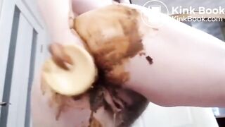 Busty girl play whit shit and dildo