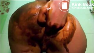 Girl shitting and masturbating
