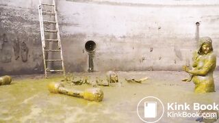 Manure Party Pit - Lesbian in cowshit