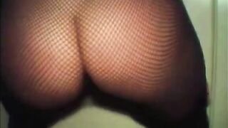 Hot butt milf shitting diarrhea on fishnet