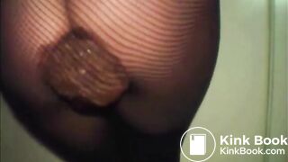 Hot butt milf shitting diarrhea on fishnet
