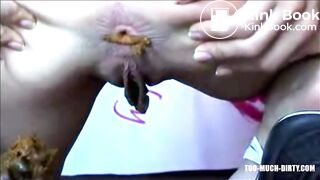 Big pussy lips milf shitting a nice turd